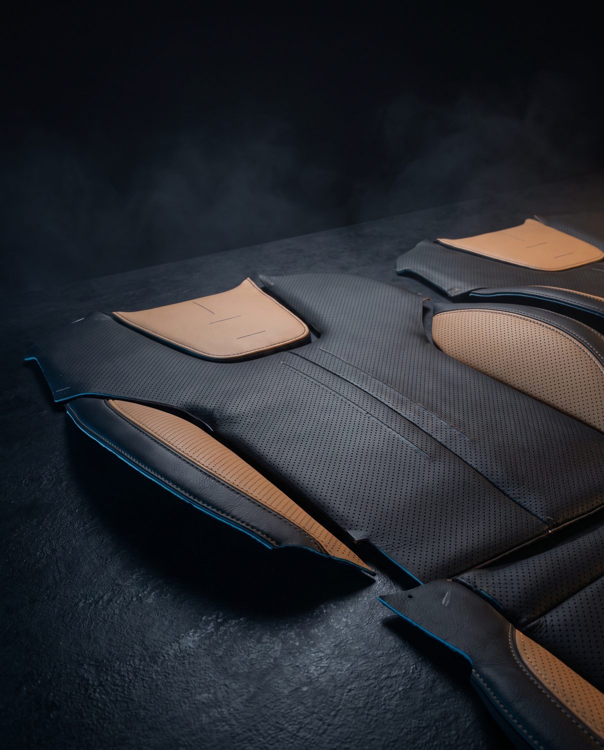 Otomotiv koltuk döşemesi için kesilmiş deri panel ve trim parçaları